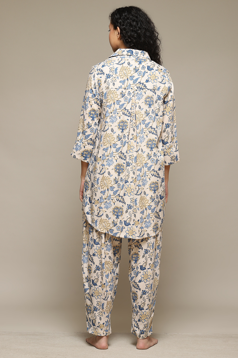 Off White & Red Rayon Printed 2 Piece Sleepwear Set image number 4