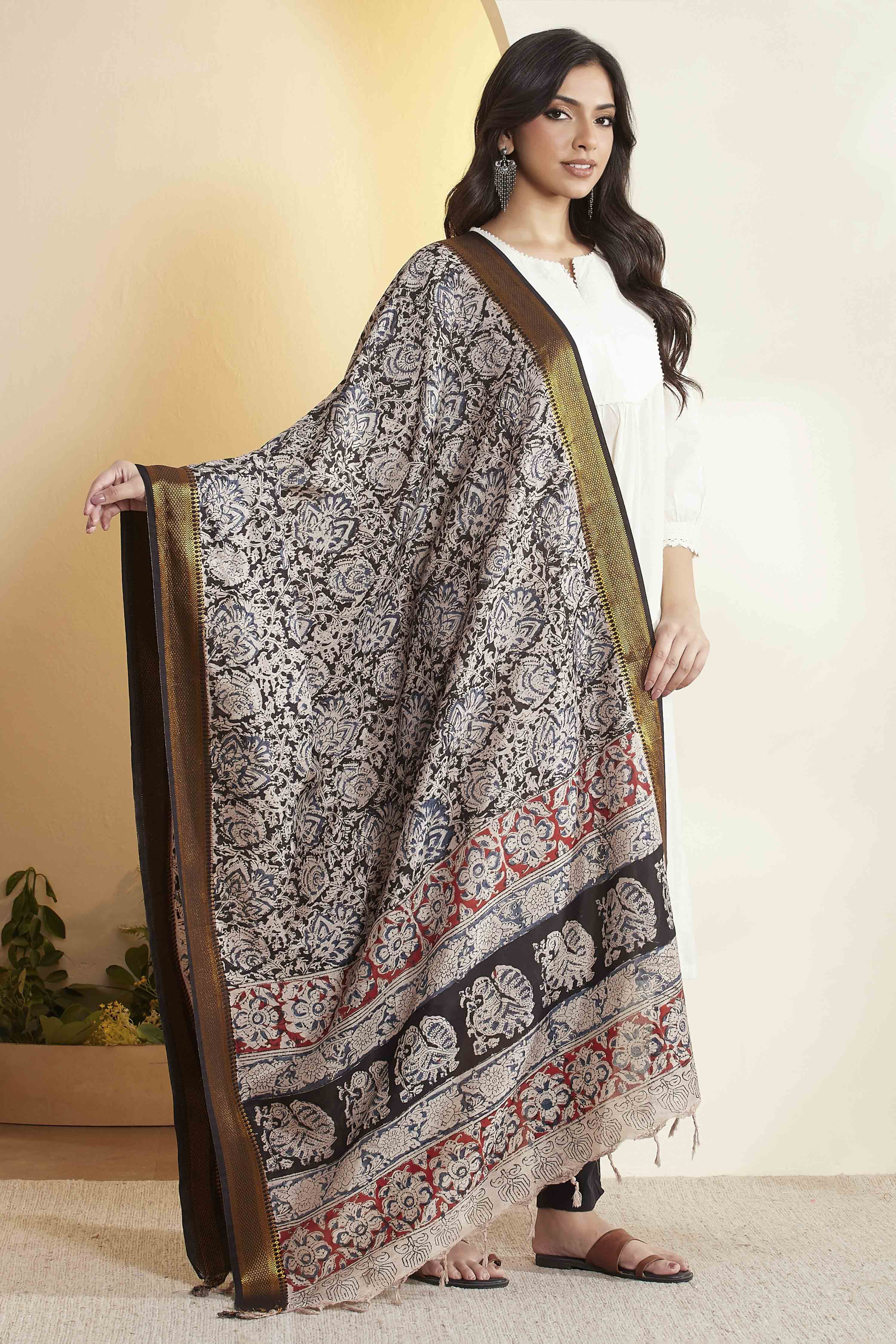 Black Chennur Silk Floral Printed Dupatta image number 4