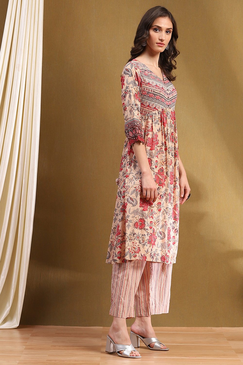 Beige Cotton Floral Printed Gathered A-Line Kurta Set image number 5