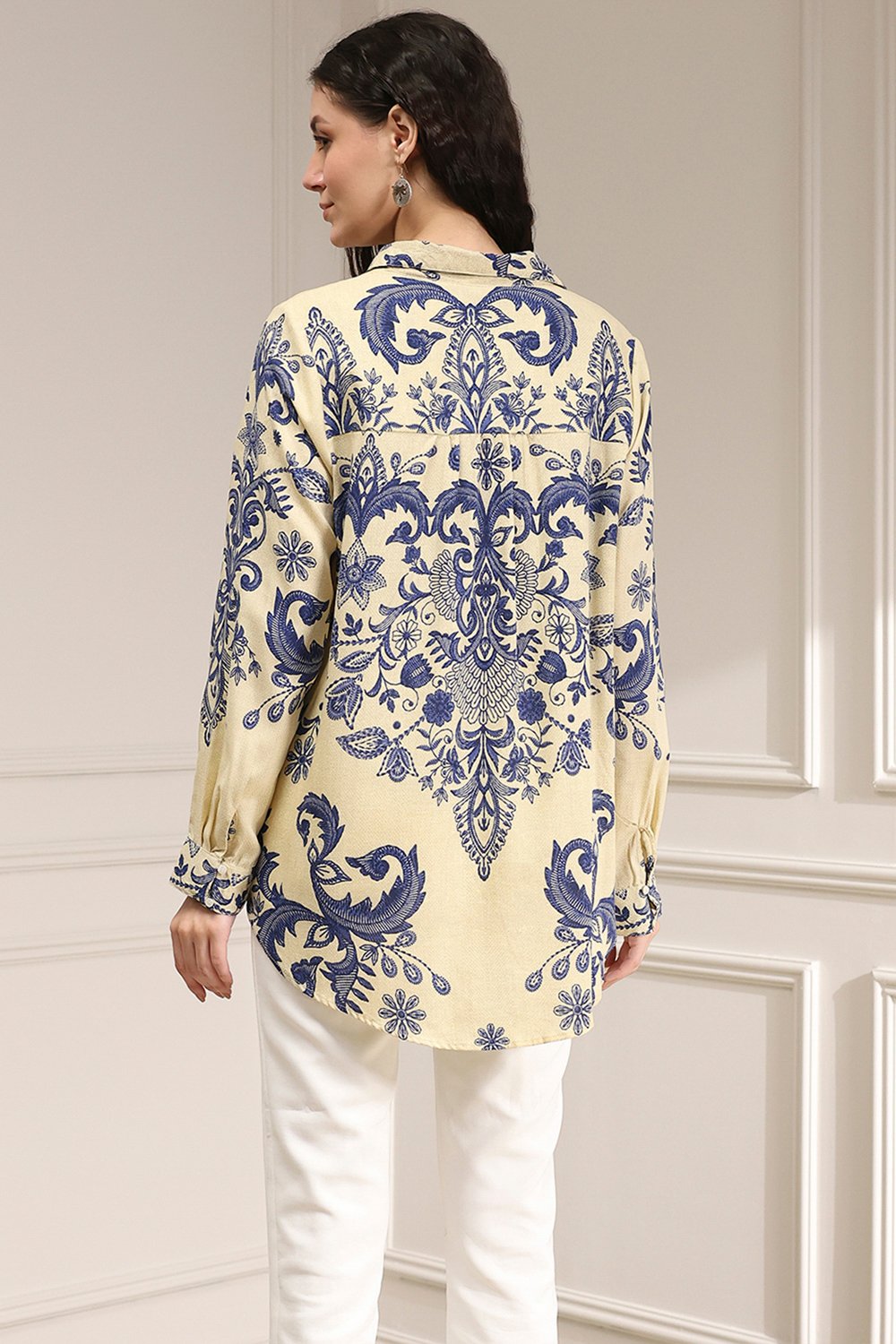 Off-White and Blue Printed Relaxed Fit Shirt image number 3