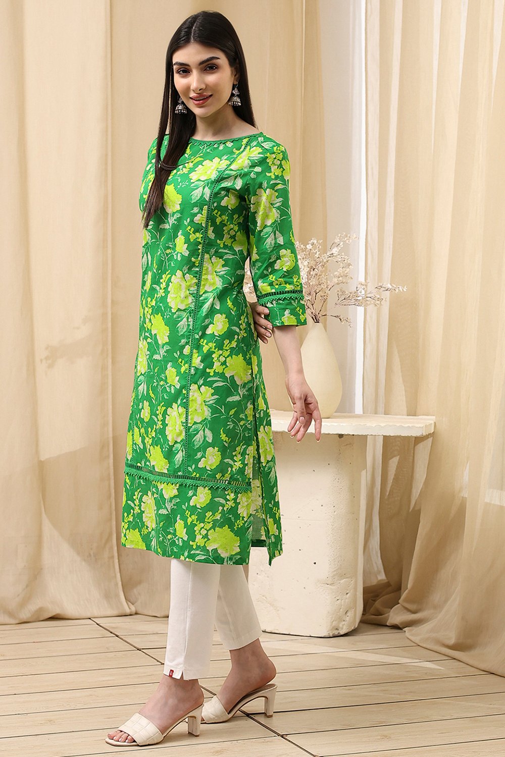 Blue Cotton Floral Straight Kurta image number 2