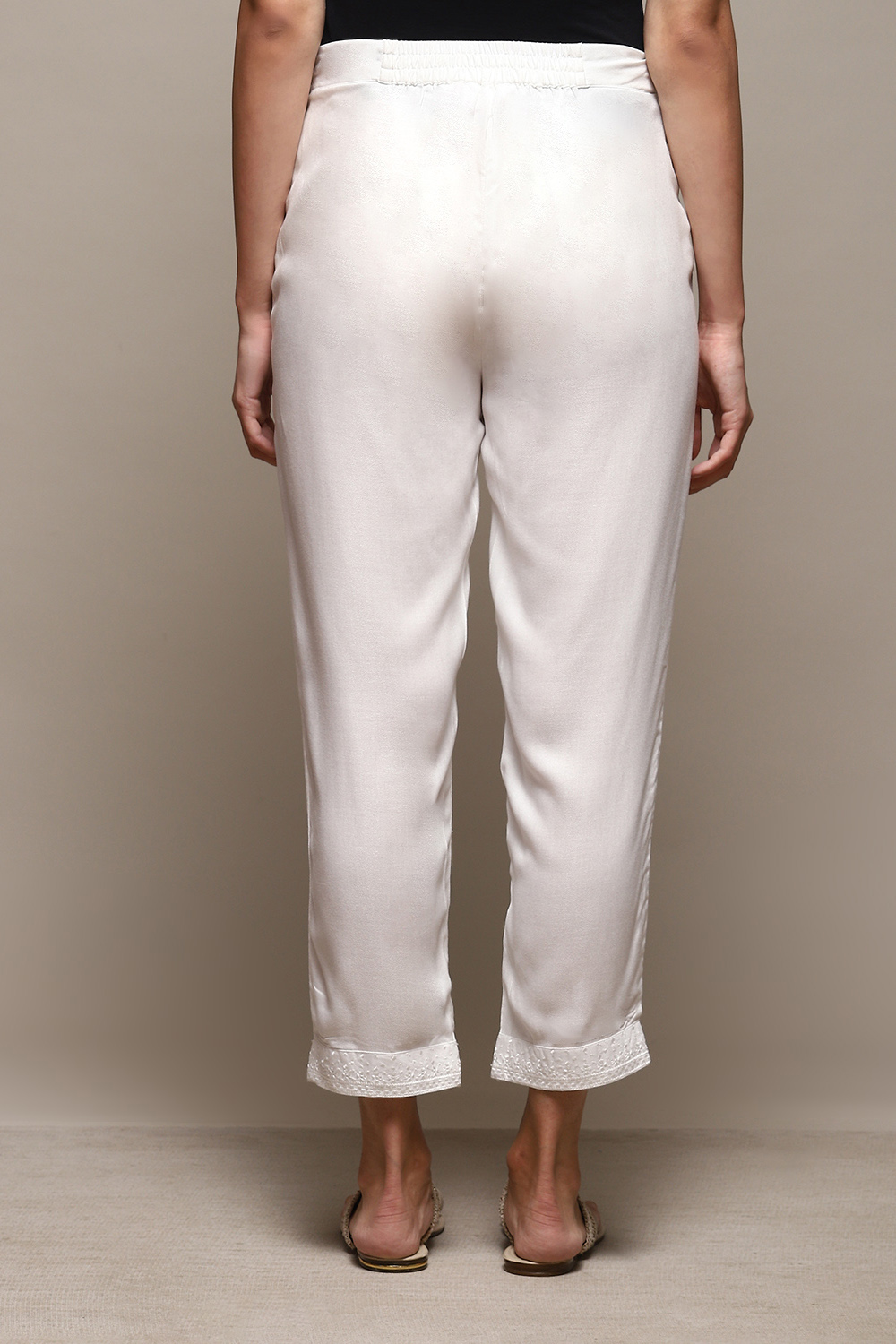 Maroon Viscose Slim Solid Pants image number 4