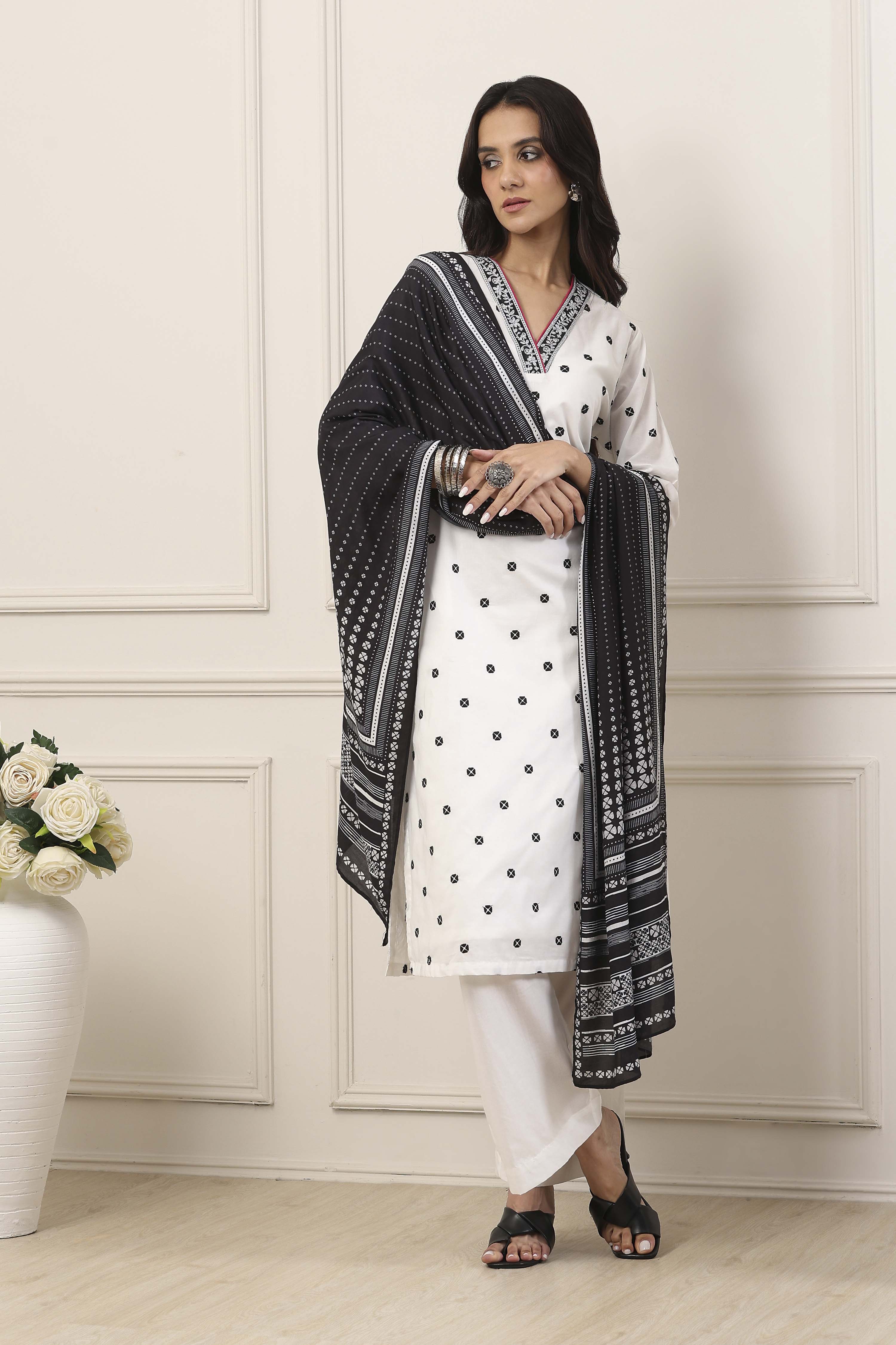 Black Cotton Straight Suit Set image number 0