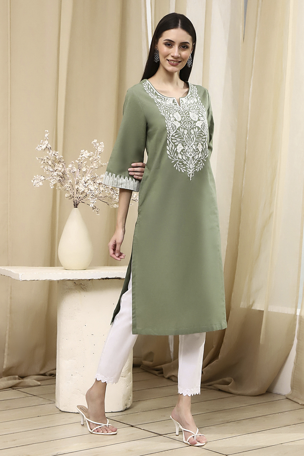 Maroon Cotton Dyed Straight Kurta image number 4
