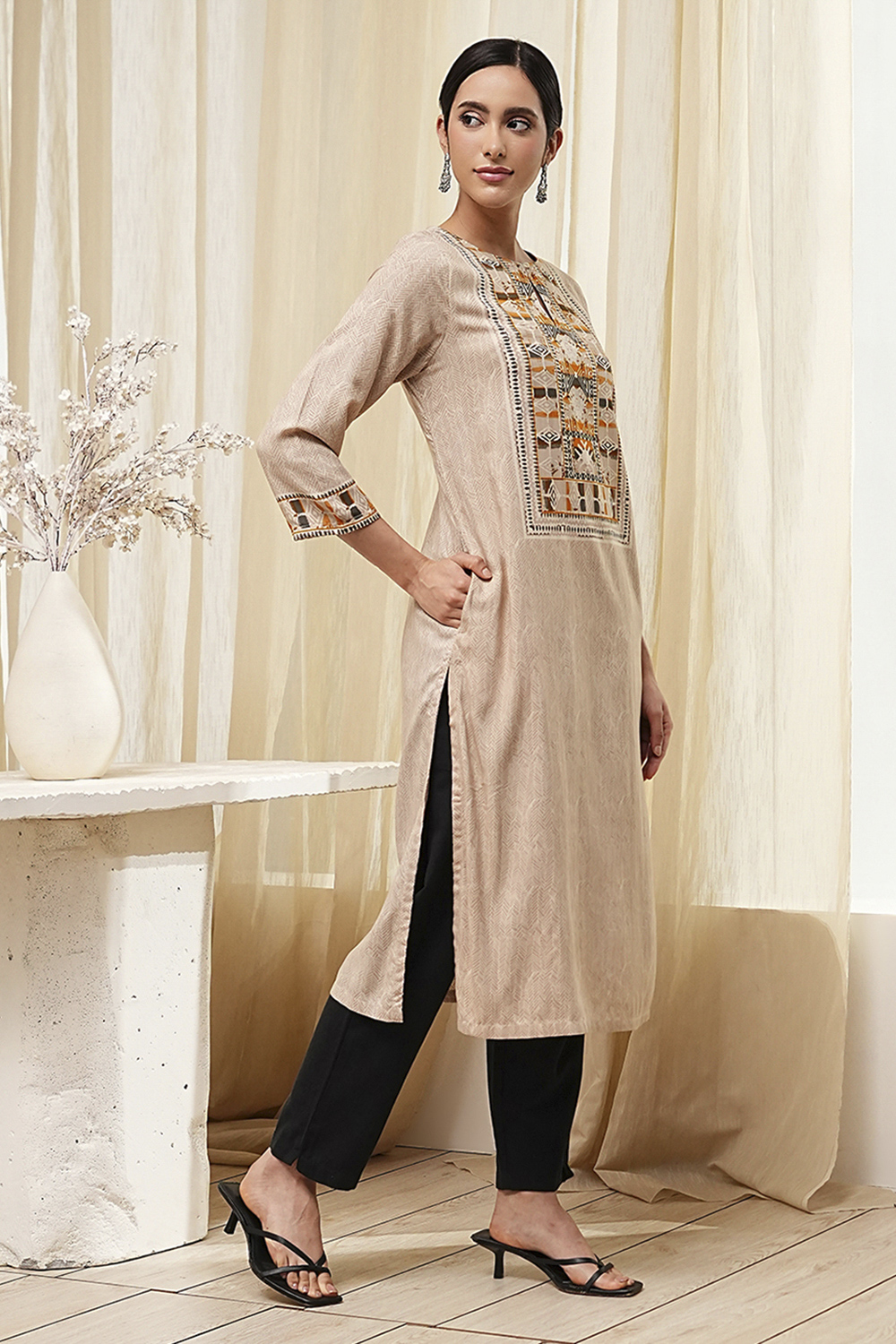 Beige Printed Straight Kurta image number 4
