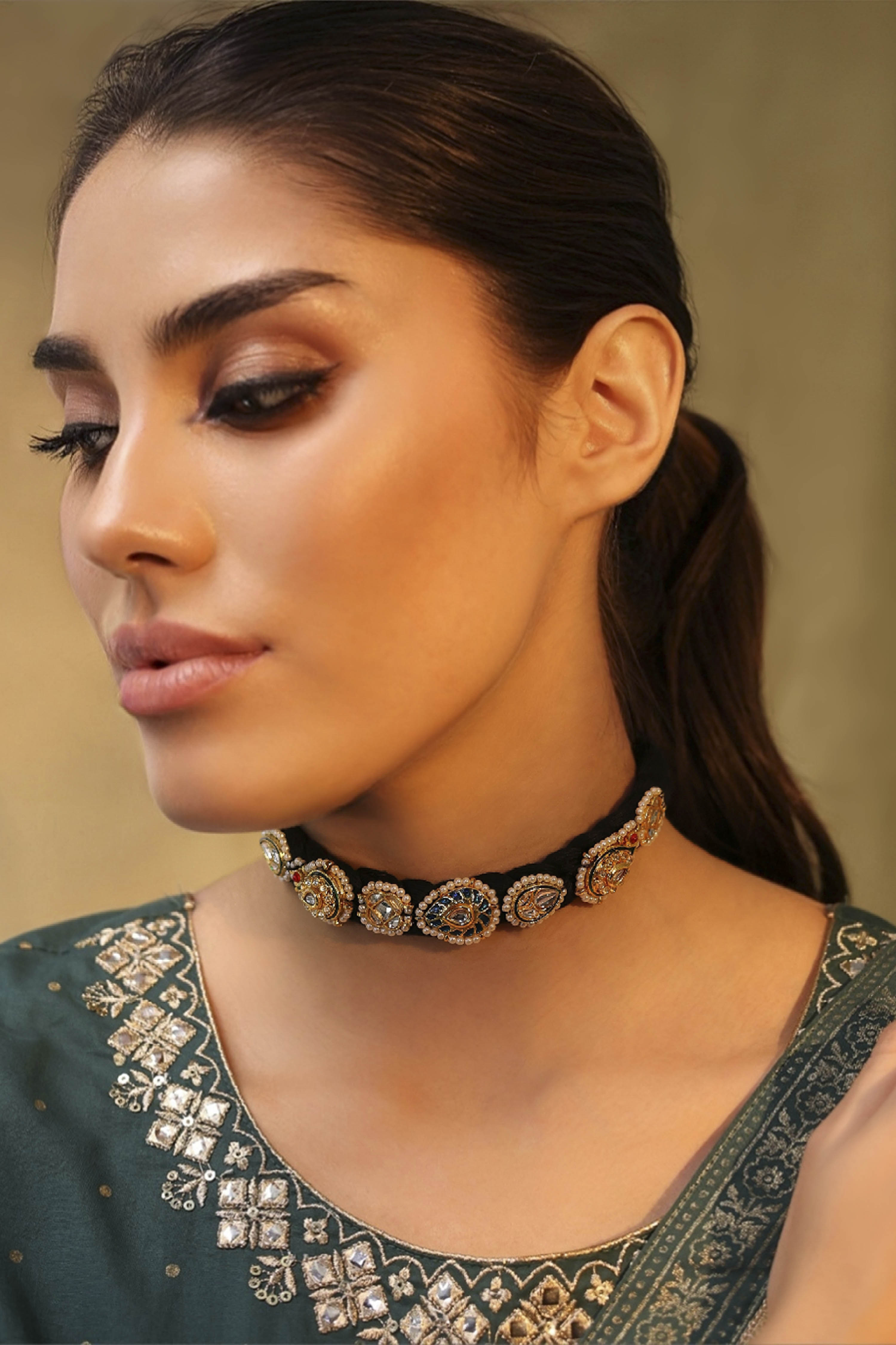 White Brass Kundan Necklace image number 3