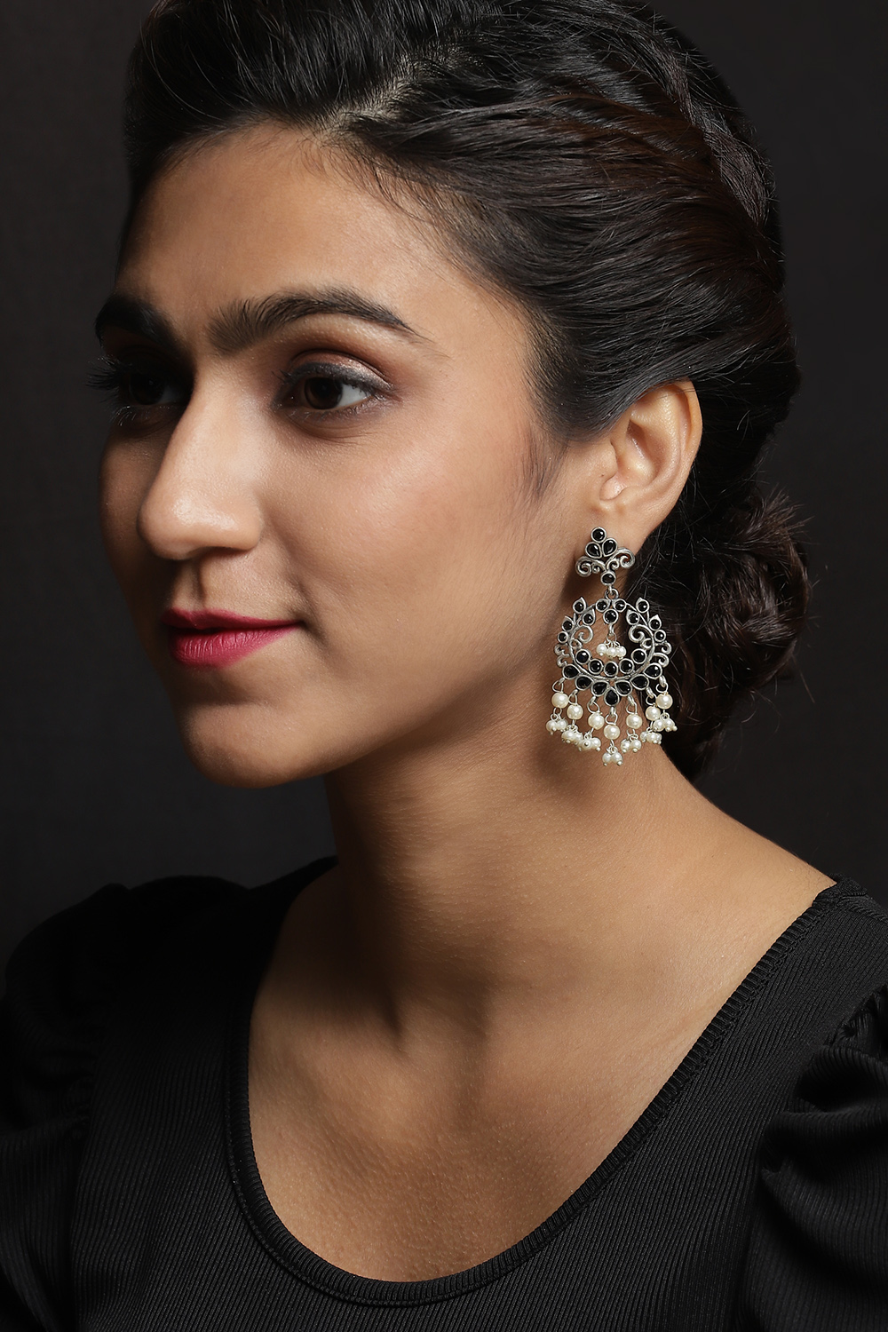 Black Kundan Pearl Earrings image number 1