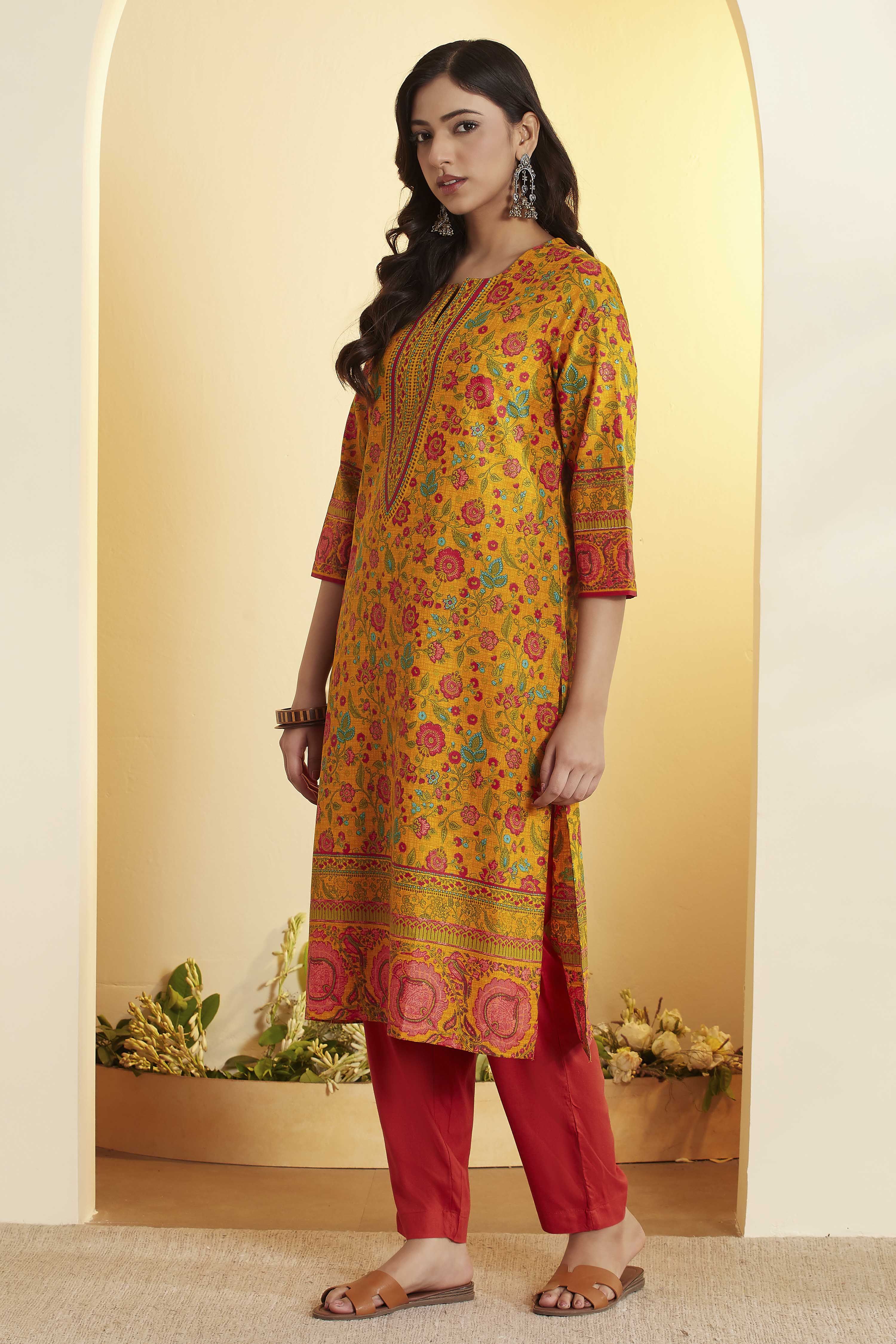 Mustard Cotton Floral Printed Straight Kurta image number 2