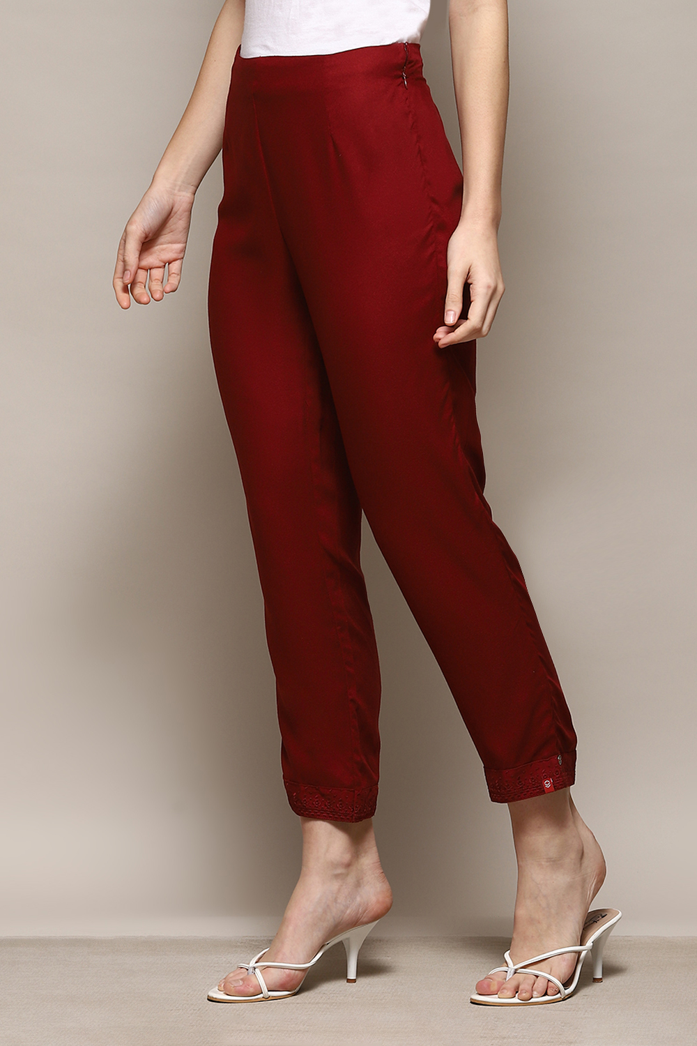 Maroon Viscose Slim Solid Pants image number 2