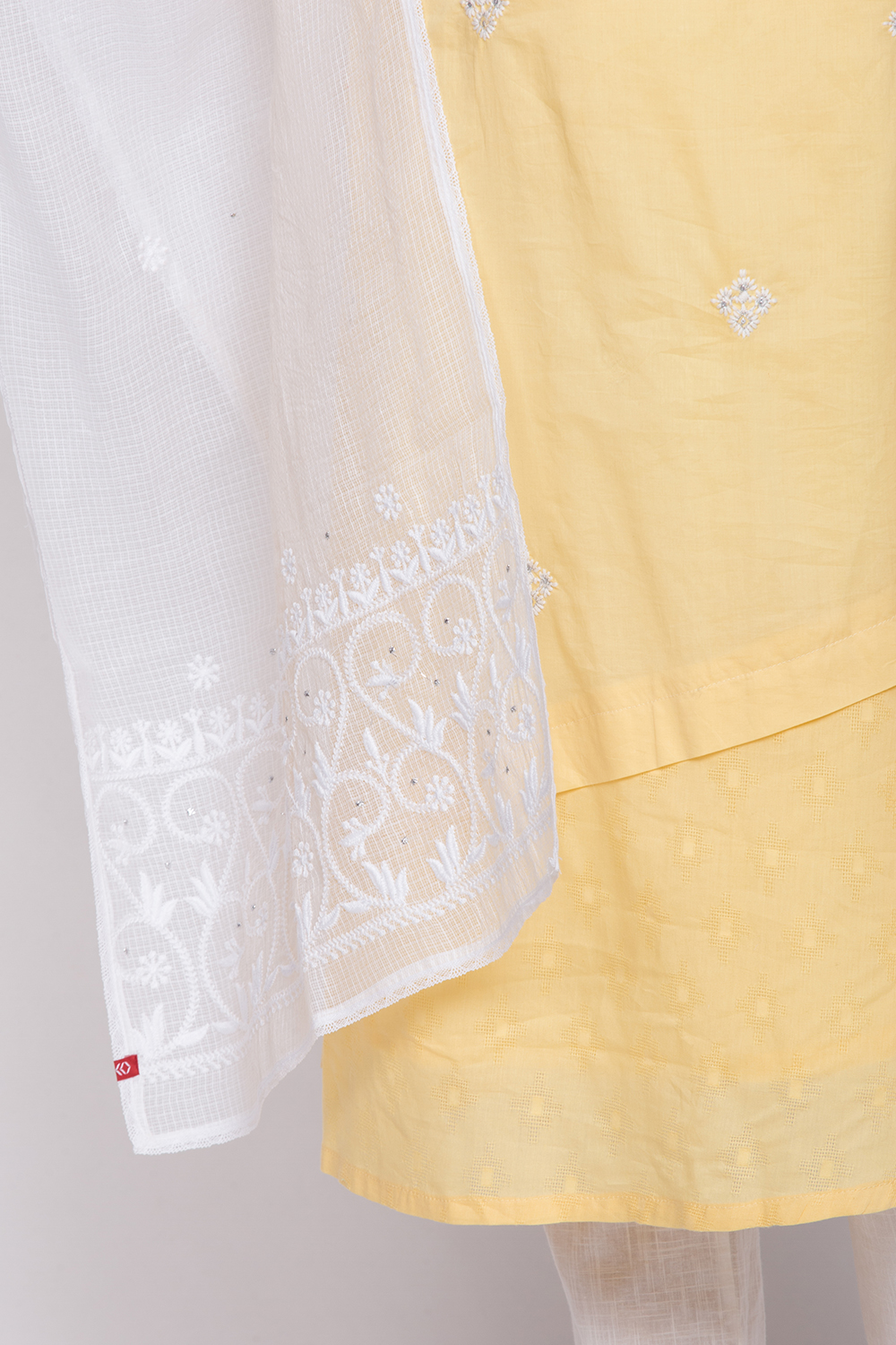 White Cotton Chikankari Embroidred Dupatta image number 1
