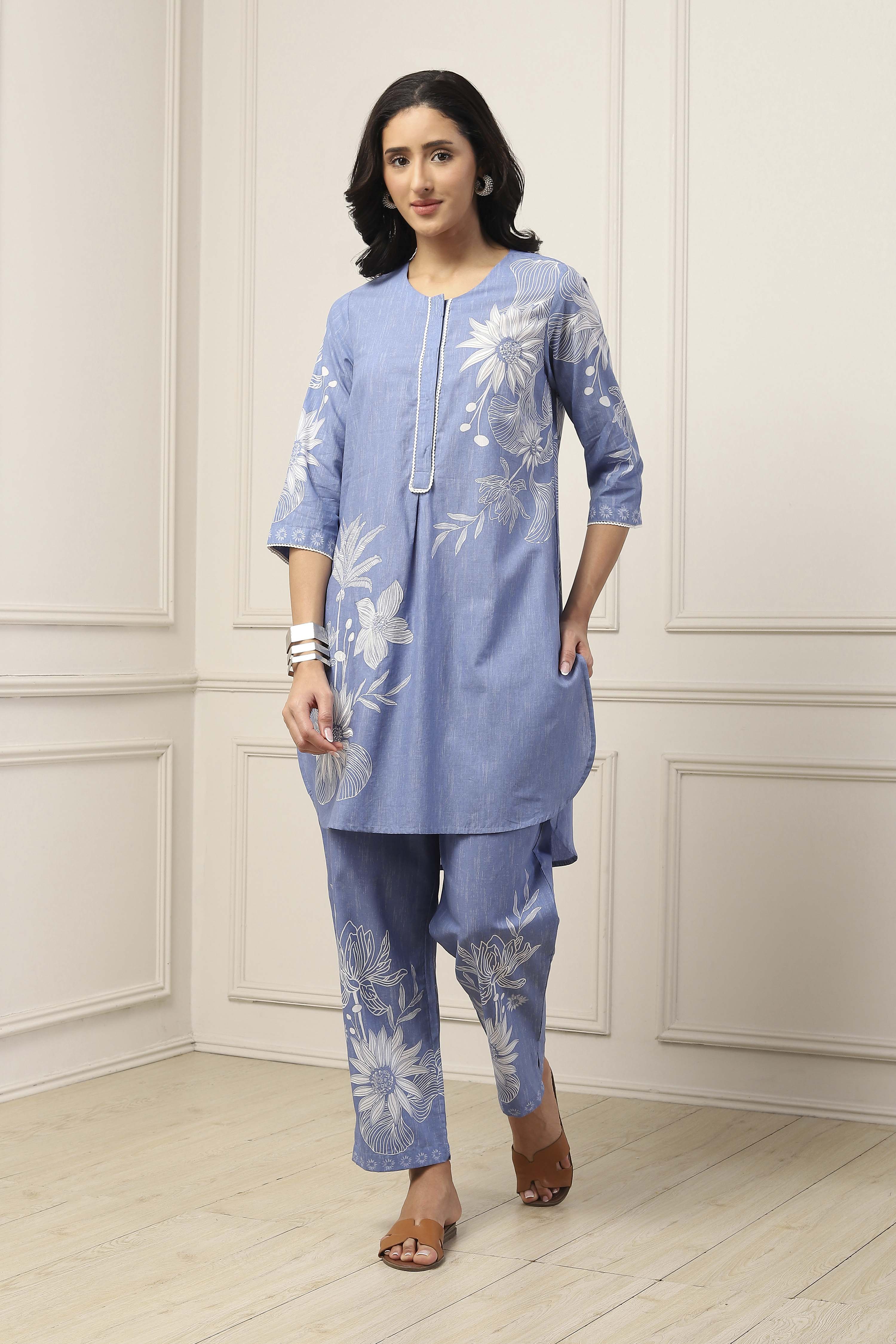 Blue Cotton Floral Printed Straight Suit Set image number 6