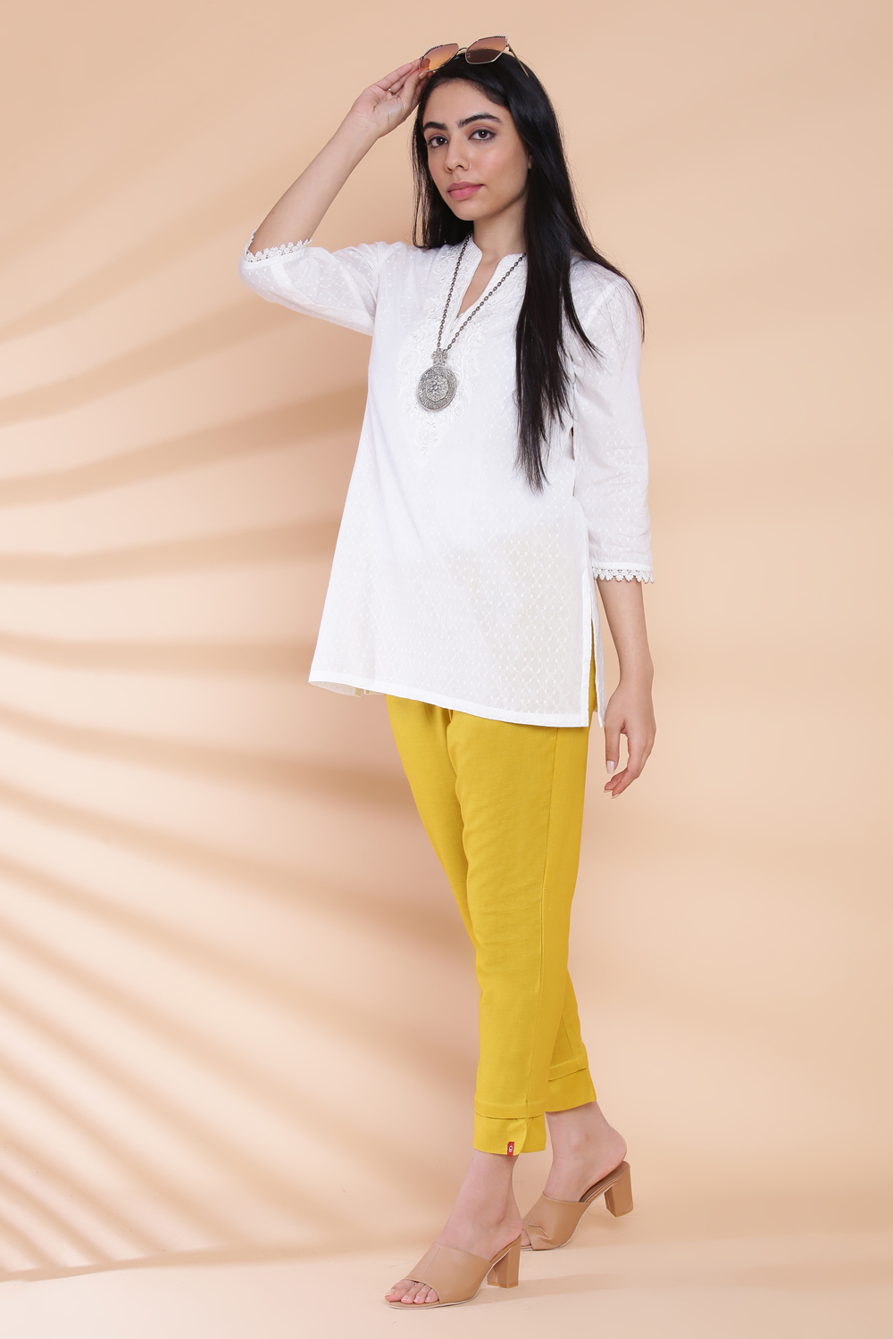 Off White Cotton Chikankari Short Embroidered Kurti image number 5