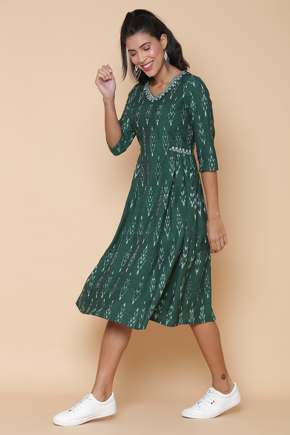 Green Cotton Ikkat Yarndyed Kurta Dress image number 3