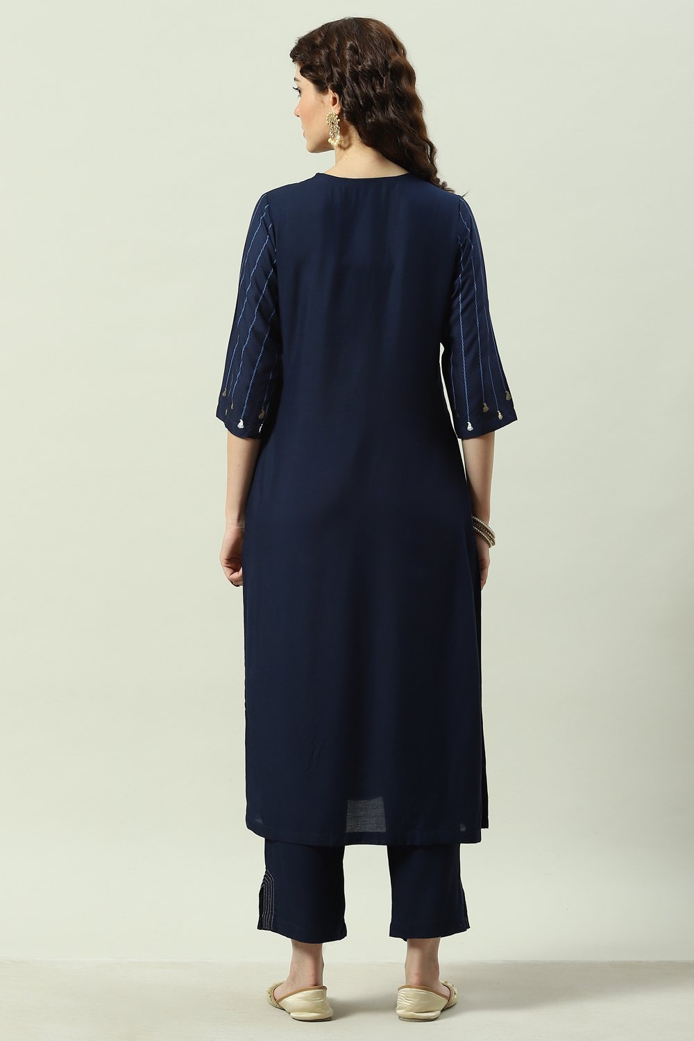 Plum Printed Rayon Straight Kurta Regular Pants Suit Set image number 4